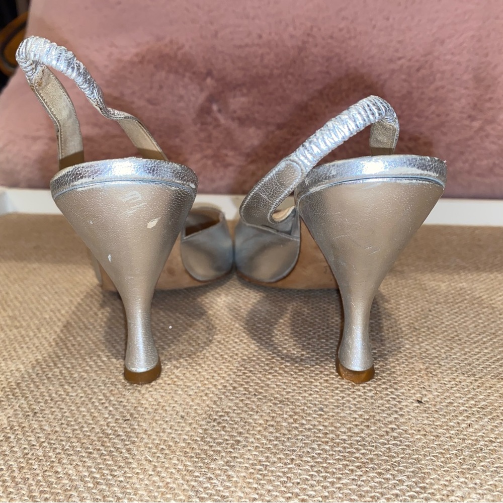 Vintage Manolo Blahnik London NY Kitten Heel Metallic Silver Dress Pumps 37.5 7